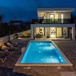 Merci Zadarvillas פריבלאקה