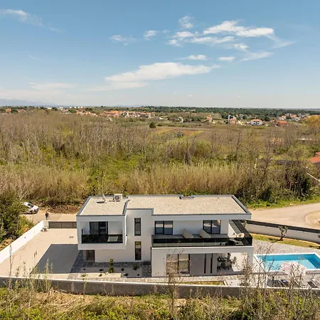 Merci Zadarvillas וילה
